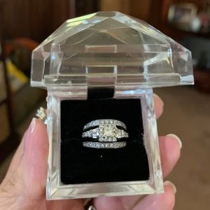 Gorgeous wedding ring set.